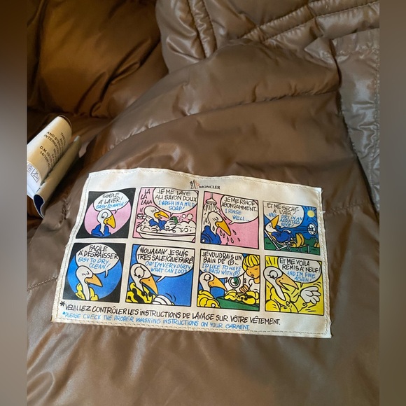 Moncler down jacket (Men’s) - Picture 7 of 7